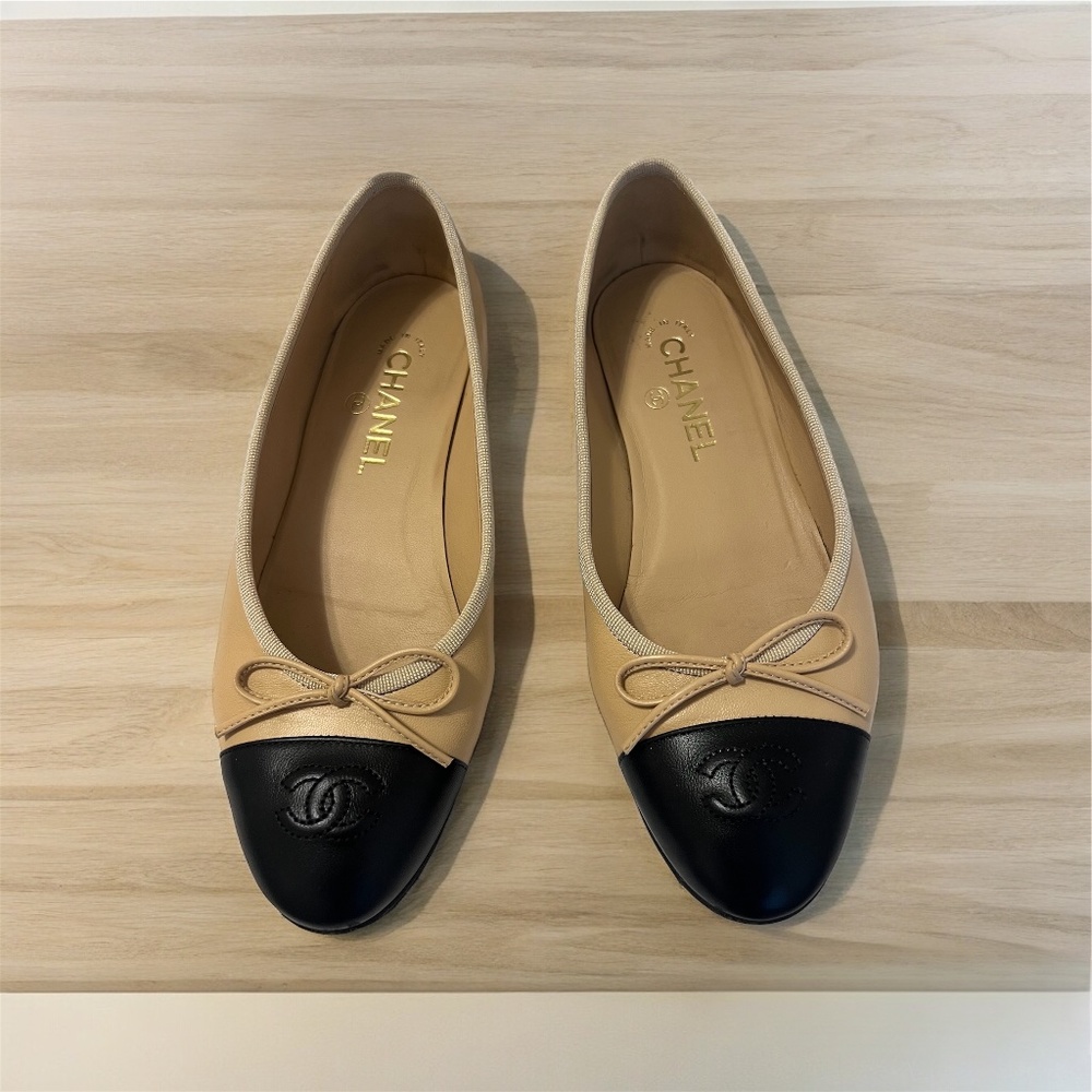 CHANEL Interlocking CC Lambskin Ballet Flats